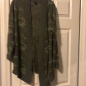 Express size M camouflage sweater